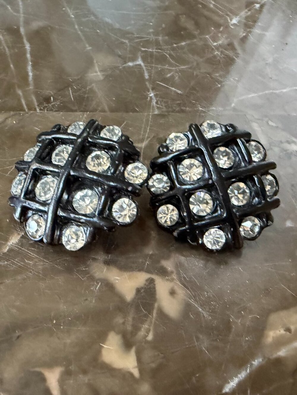Costume/Fashion clip earrings (Preowned)
